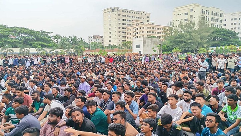 নিরাপদ আকাশ চেয়েছিলাম 